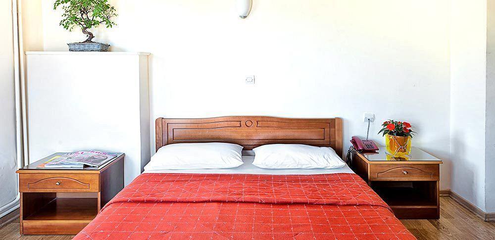 Hotel Keletron - Bike And Motorcycle Friendly 2*